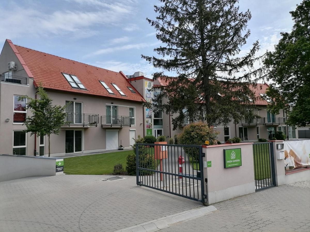 Kapitany Apartman Apartment Siófok Exterior foto